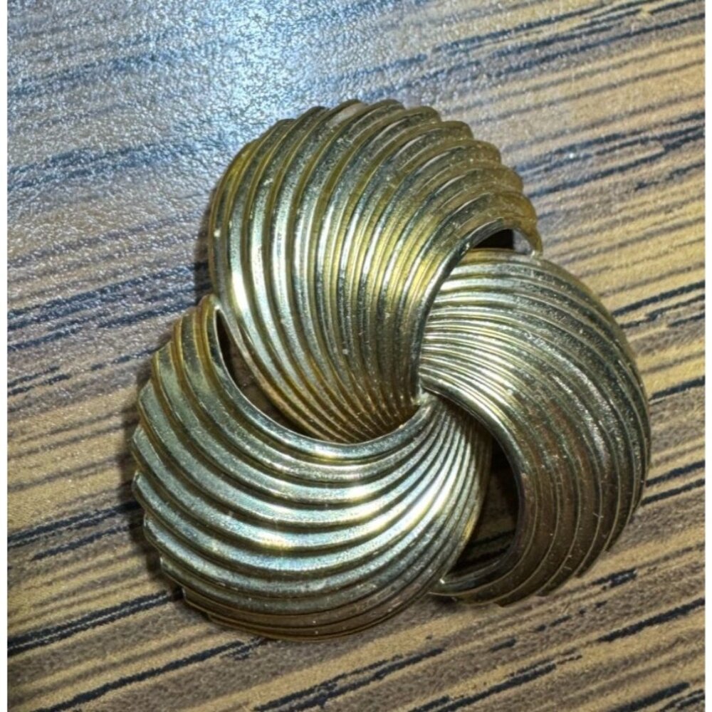 Vintage Krementz Brooch Love Knot Gold Plated Signed Textured Ribbon